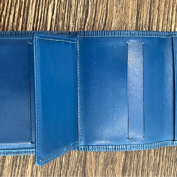 Louis Vuitton Blue Epi PorteTrifold Wallet w/ Snap Closure EUC - Picture 11 of 13